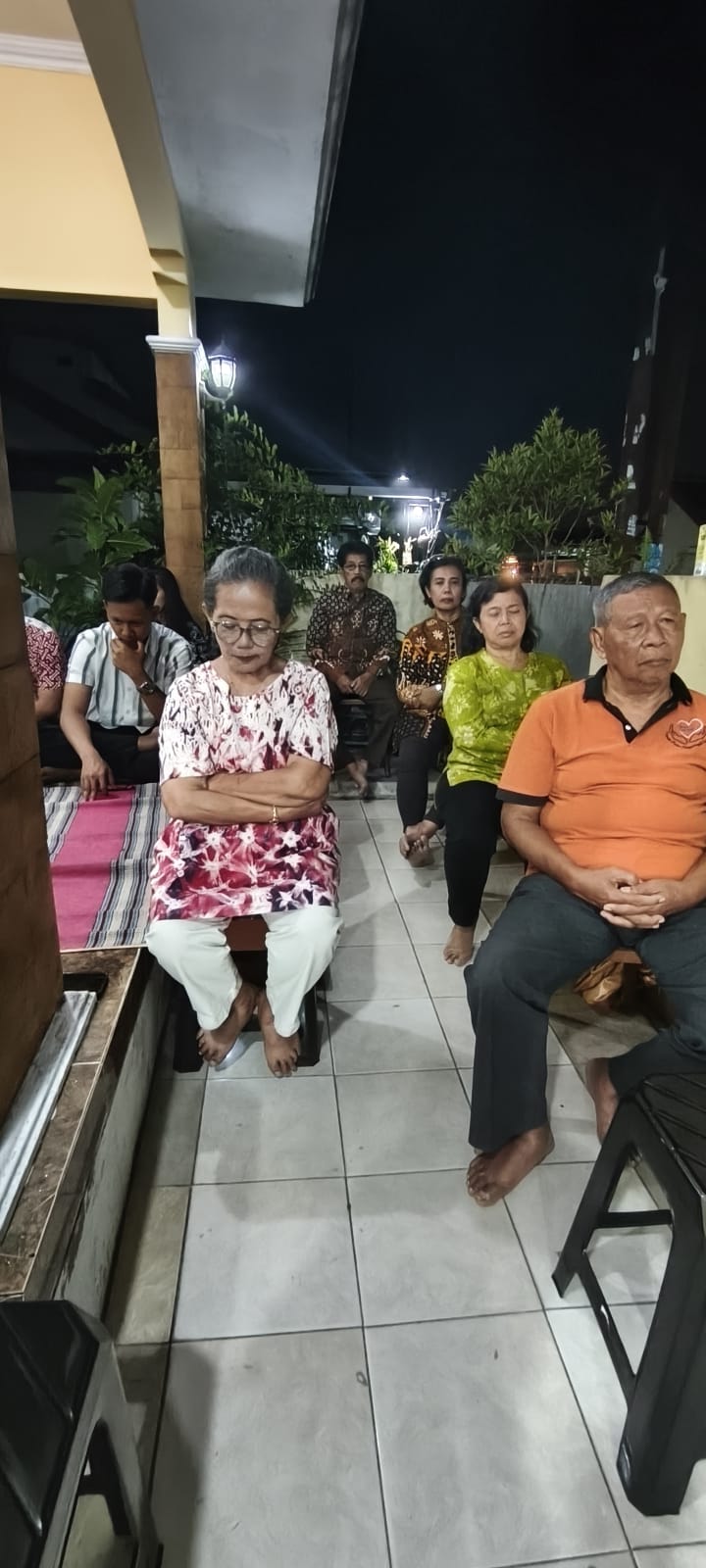 Umat mengikuti Ibadat Memule