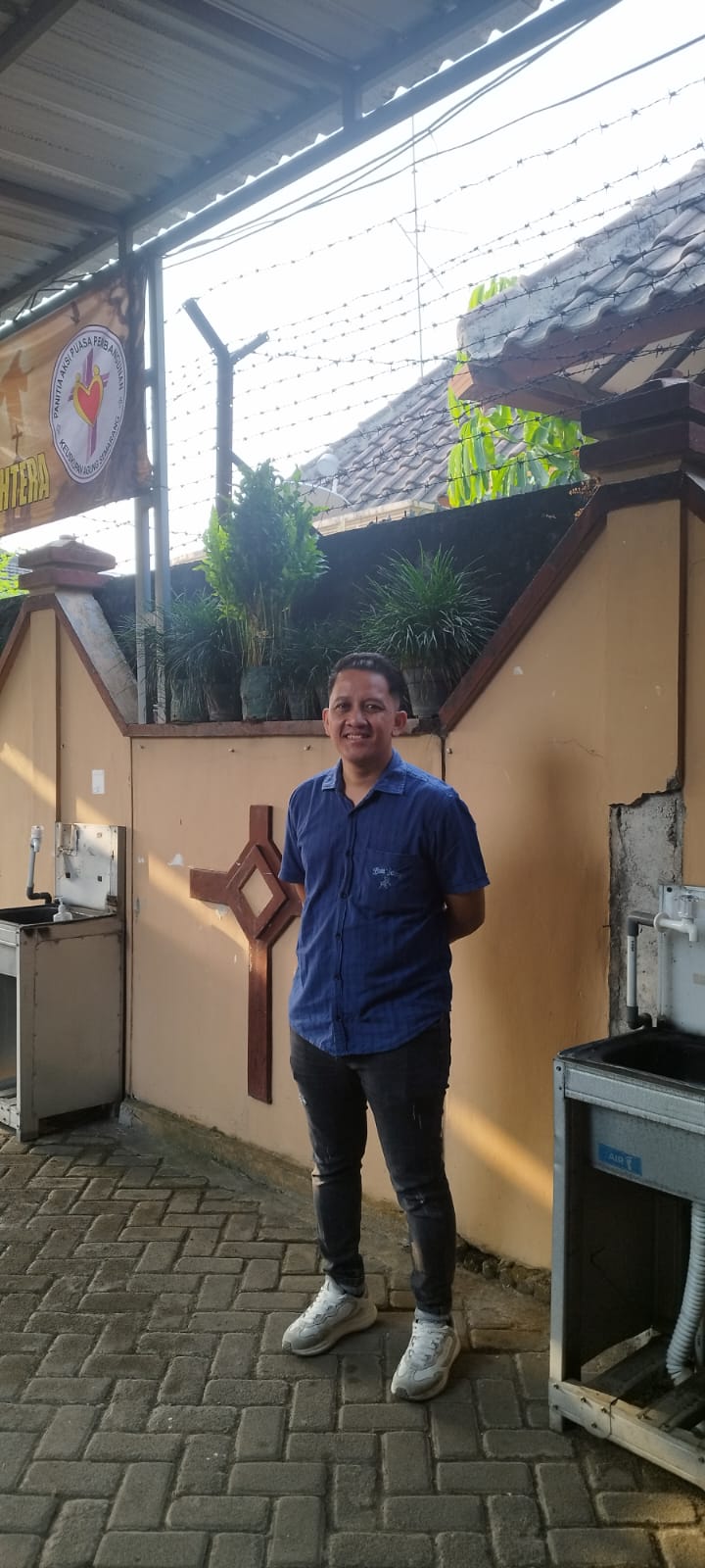 Umat Lingkungan St. Gregorius dalam pelayanan Gereja